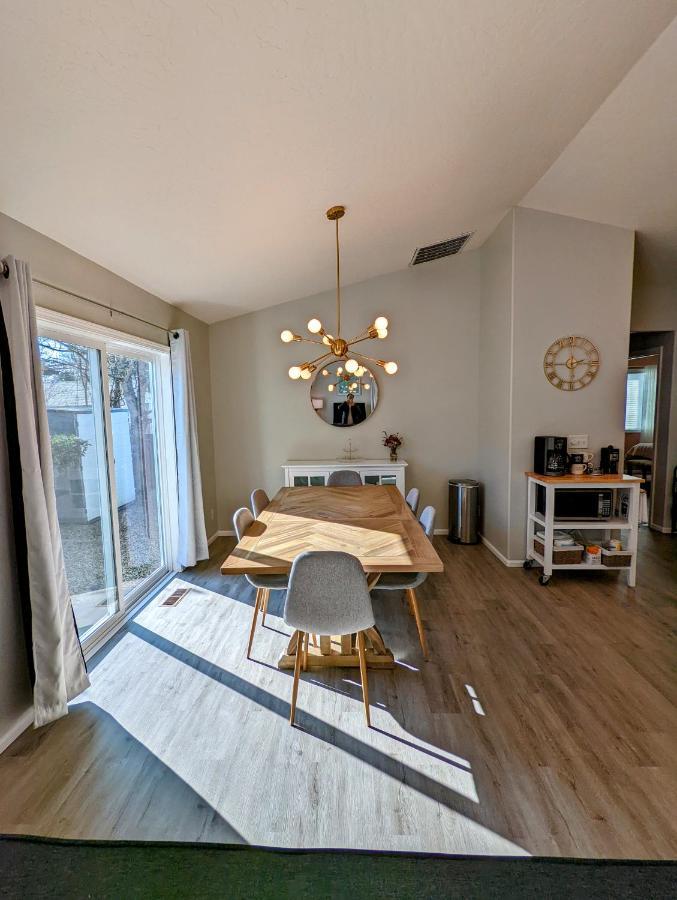 Contemporary 2-Bedroom Close To Downtown, Dining Γιουτζίν Εξωτερικό φωτογραφία