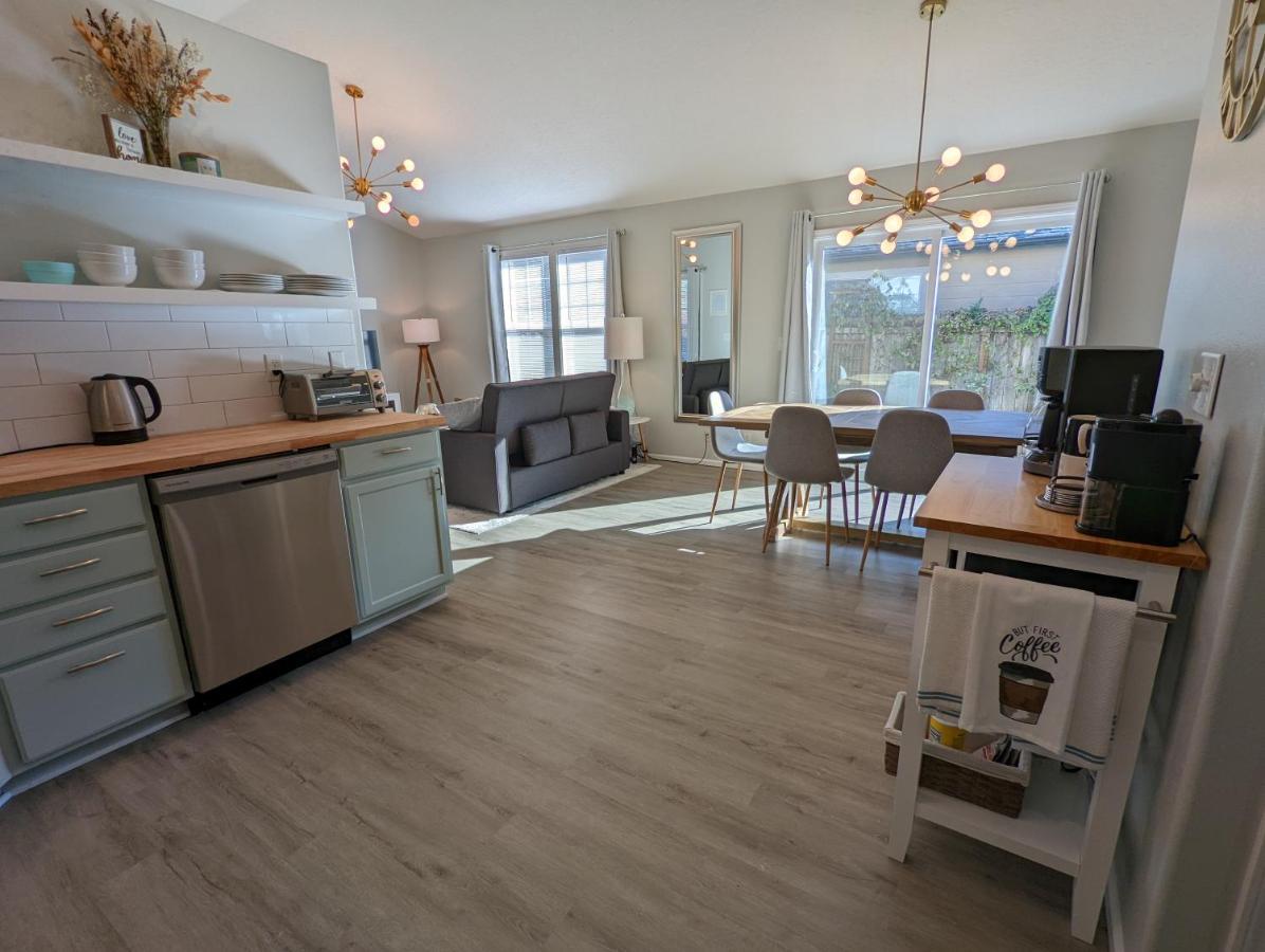 Contemporary 2-Bedroom Close To Downtown, Dining Γιουτζίν Εξωτερικό φωτογραφία