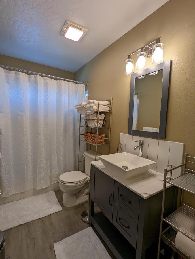 Contemporary 2-Bedroom Close To Downtown, Dining Γιουτζίν Εξωτερικό φωτογραφία